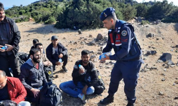 İzmir'de kaçak göçmen operasyonu!